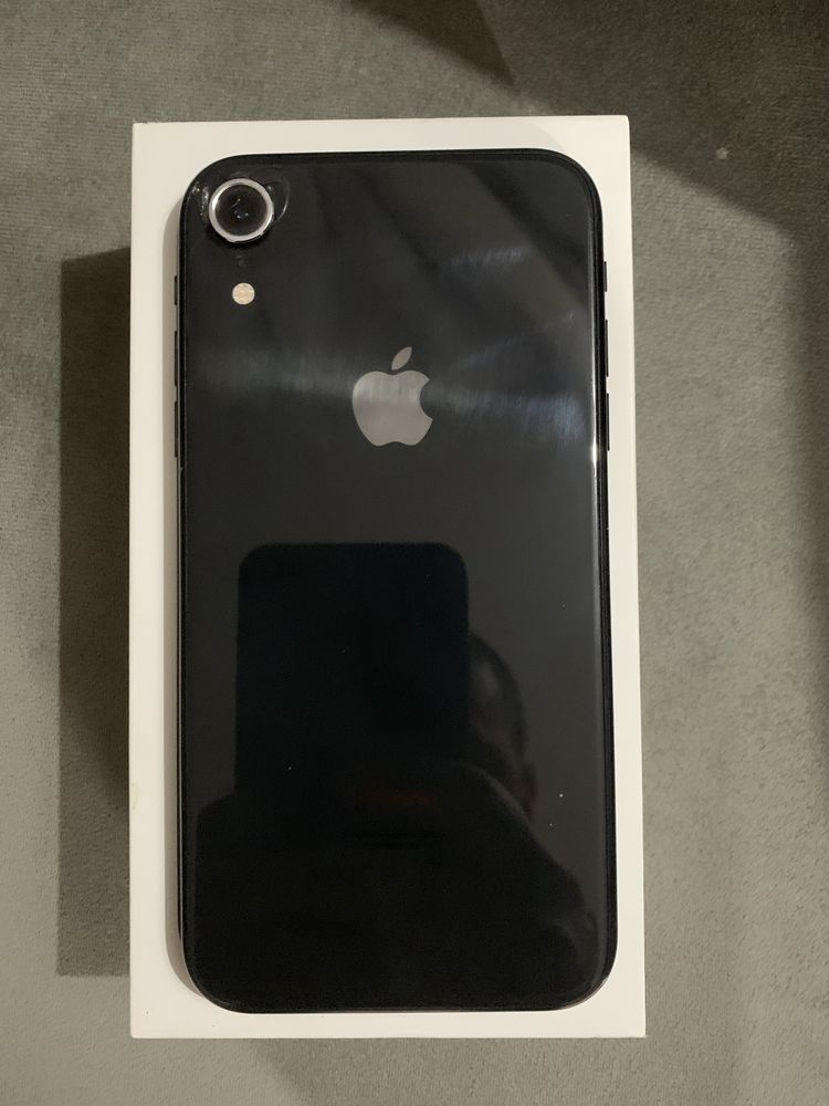 Iphone XR 128GB Black със зарядно и кутия