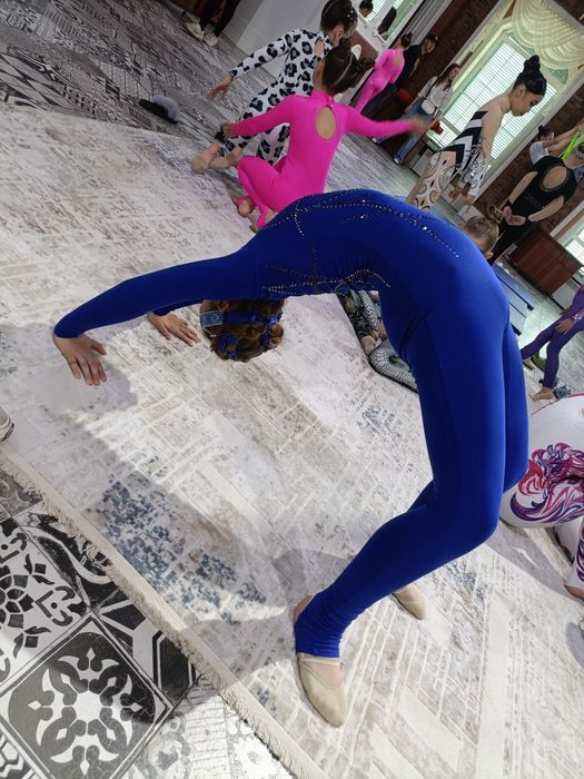 Продам костюм для выступления акробатике на полотнах