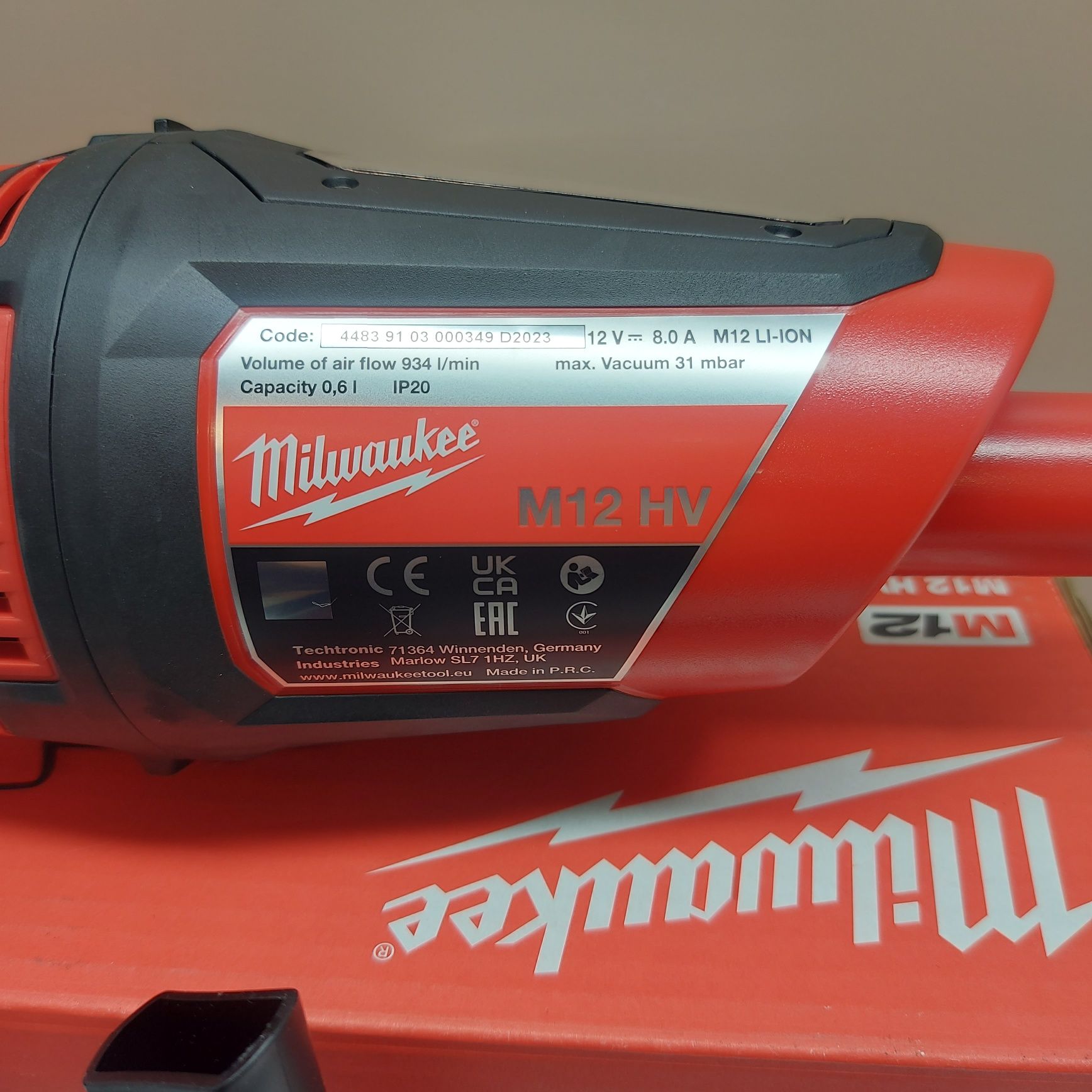 Акумулаторна ръчна прахосмукачка Milwaukee M12 HV-0