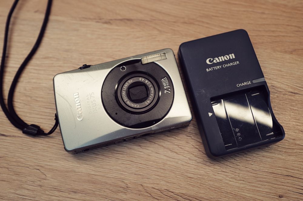 Aparat foto Canon Ixus 75 AiAf stare perfecta de functionare husa