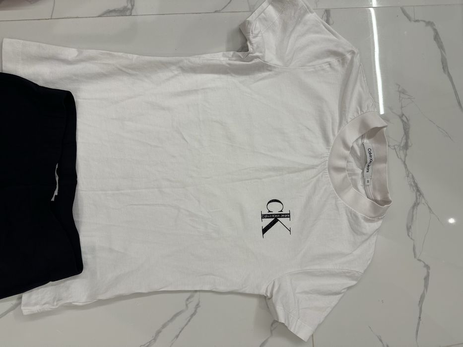 Къс Клин с тениска calvin klein и чанта