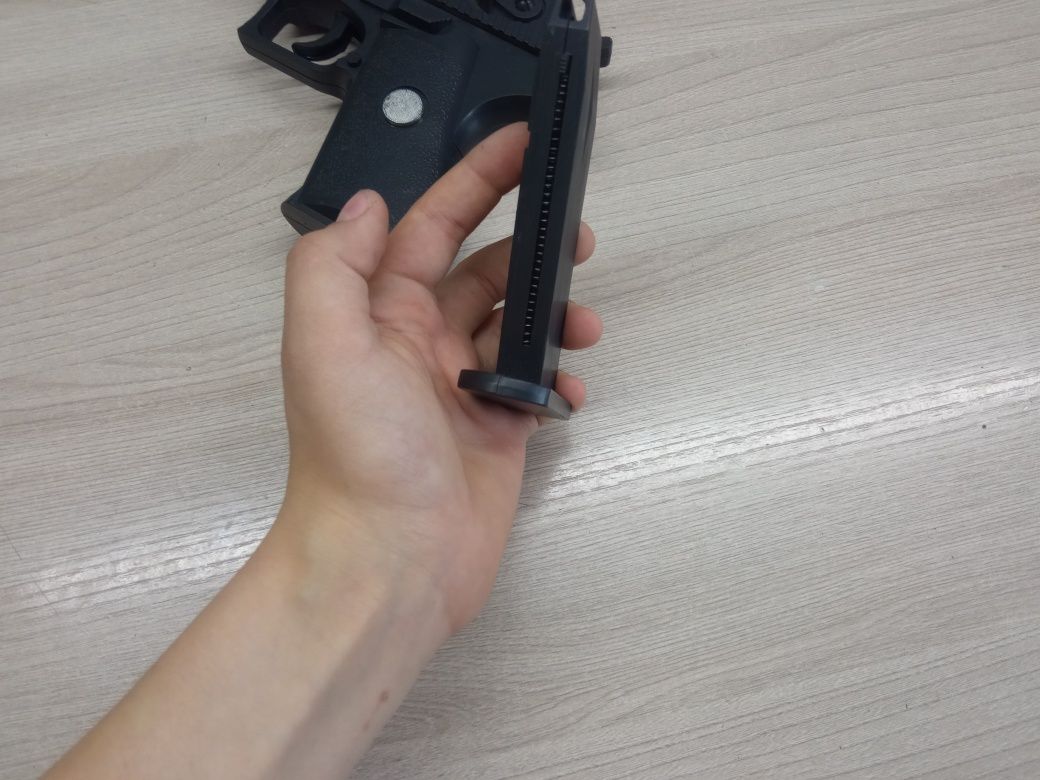 Игрушечный пистолет