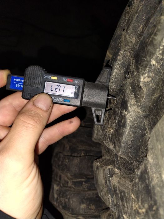 2 caucicuri Maxxis mudzila 37 13.5 15