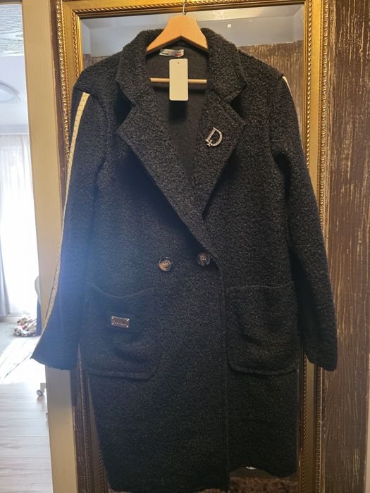 Чисто ново италиански палто страхотно