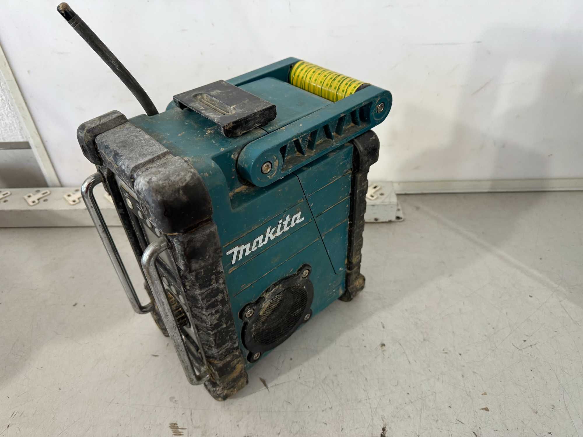 Радио - Makita XRM05