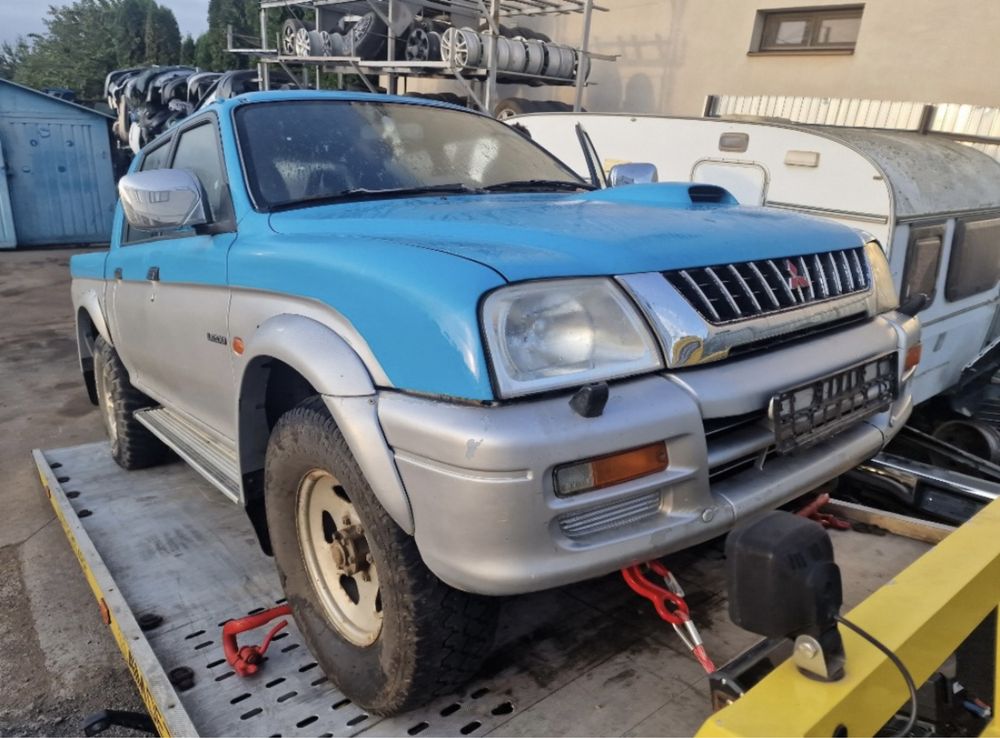 Dezmembrez Mitsubishi L200 2.4 benzina cod 4G64 97 KW an 2001