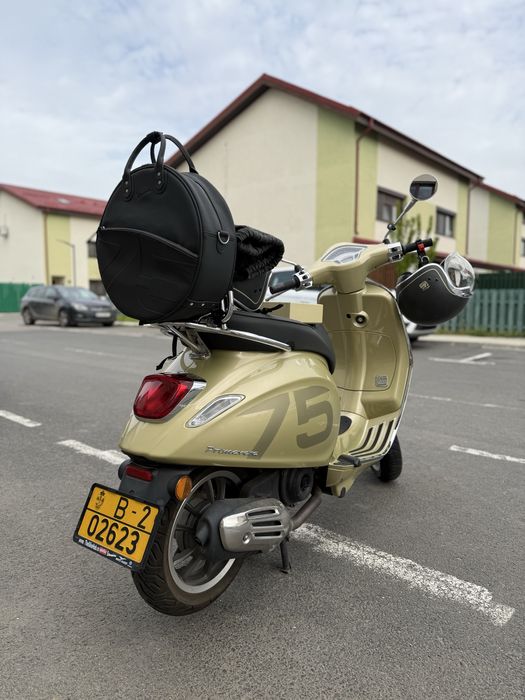 Vespa Primavera 75th Anniversary Edition