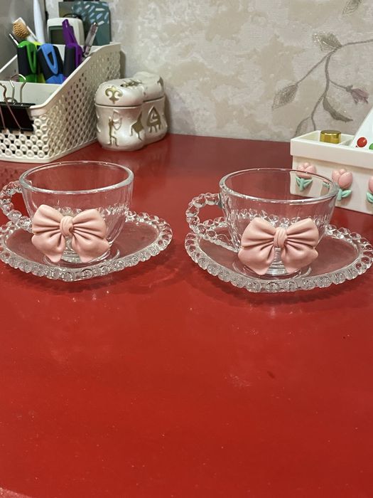 Милые чашки с тарелками