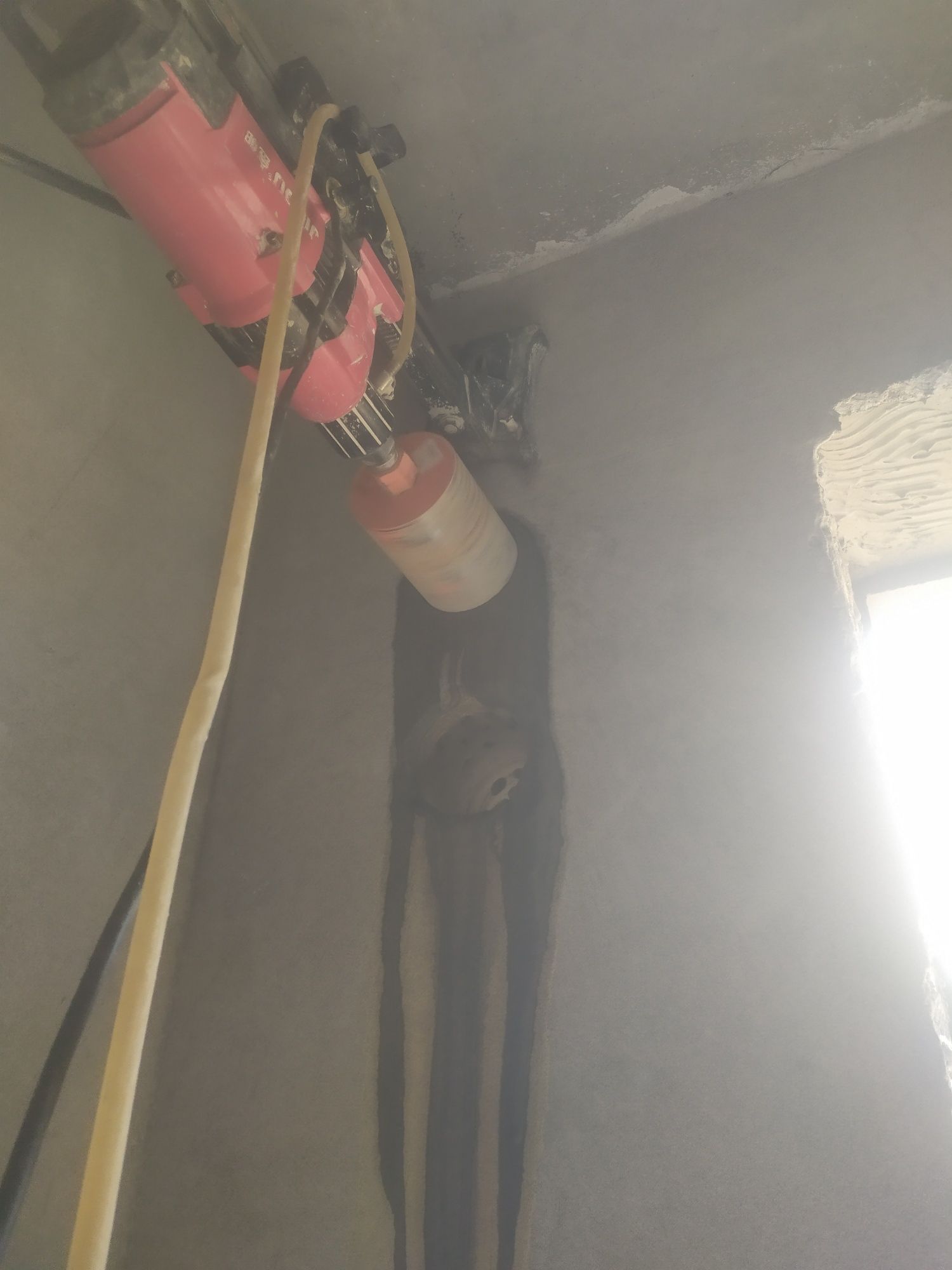 Beton buzish. Beton teshish. Transha qazish. Almazda teshamiz,kesamiz.