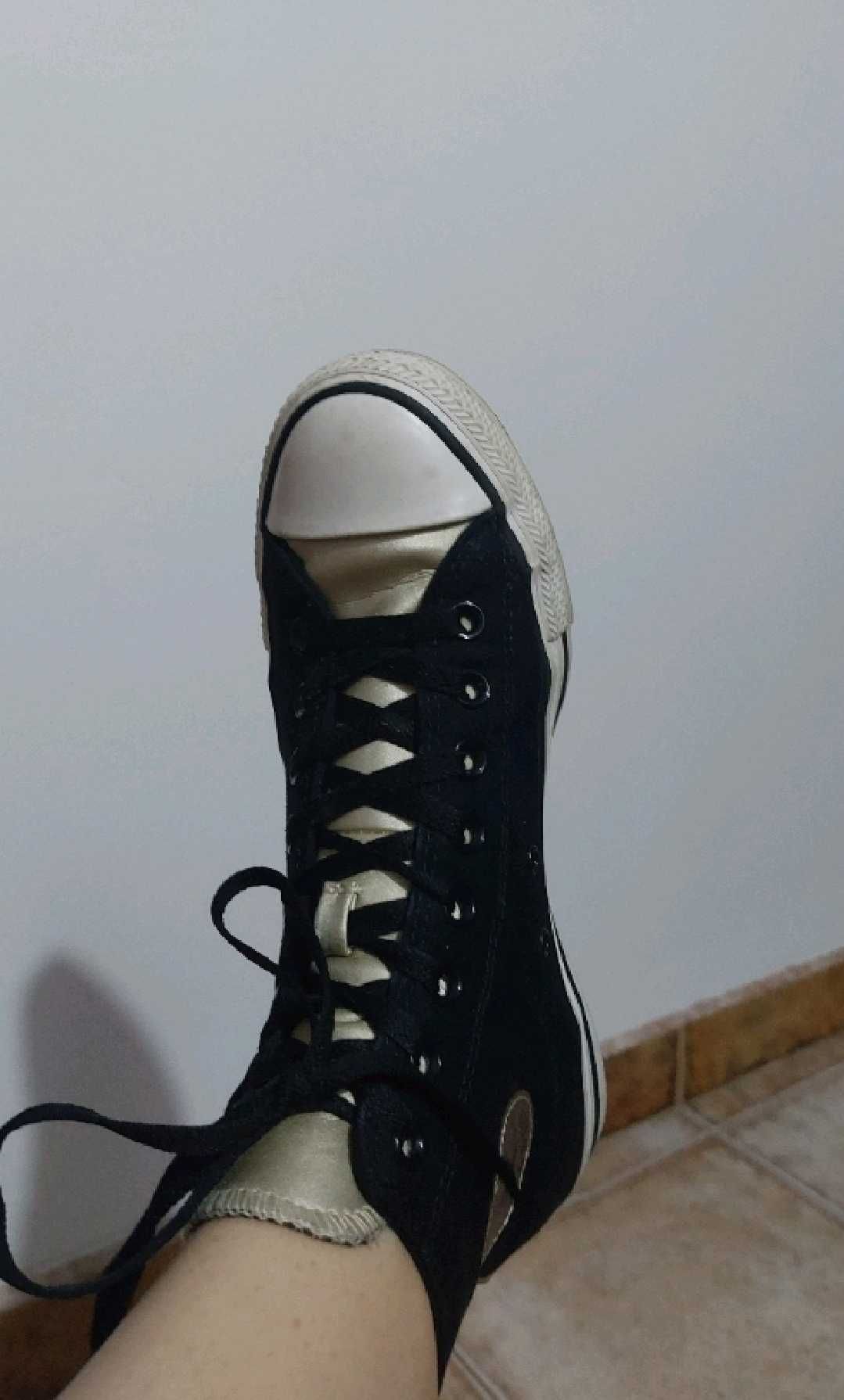 Tenişi înalți Converse