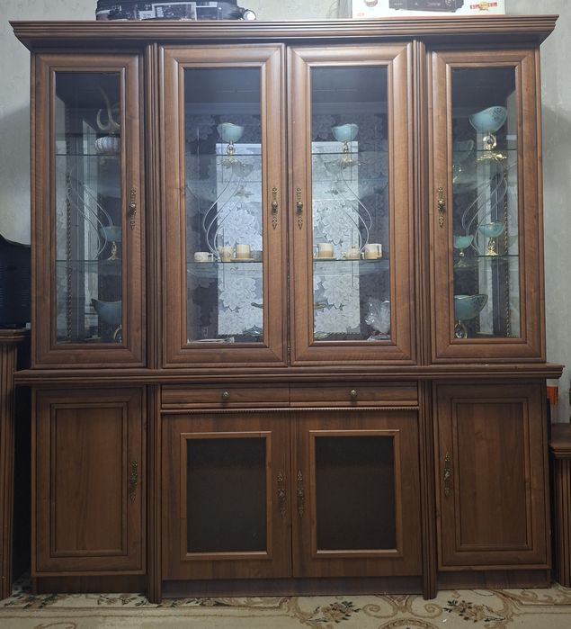 Zal uchun stenka – ishlatilgan, yaxshi holatda