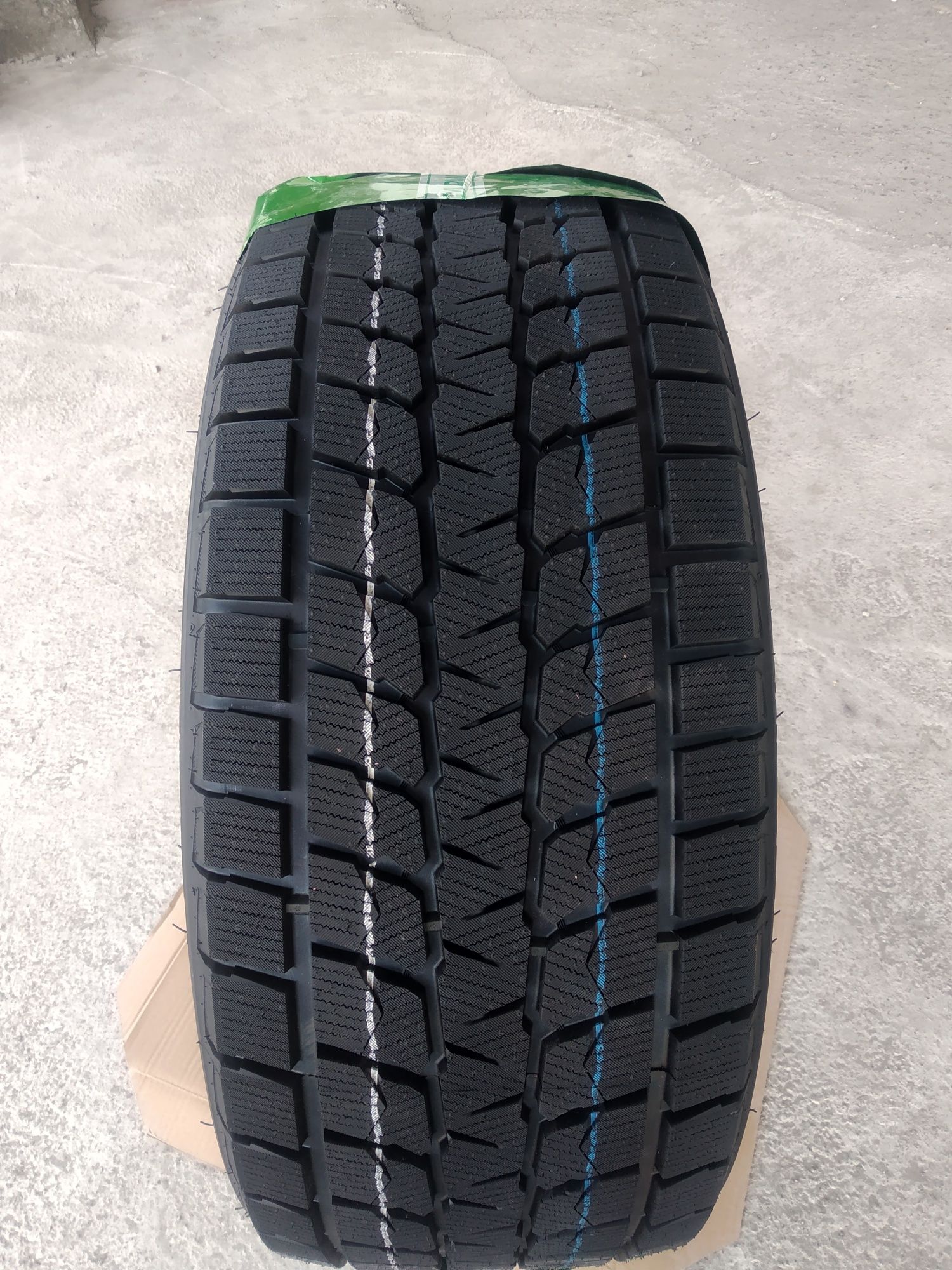 Зимние автошины 275/40R22