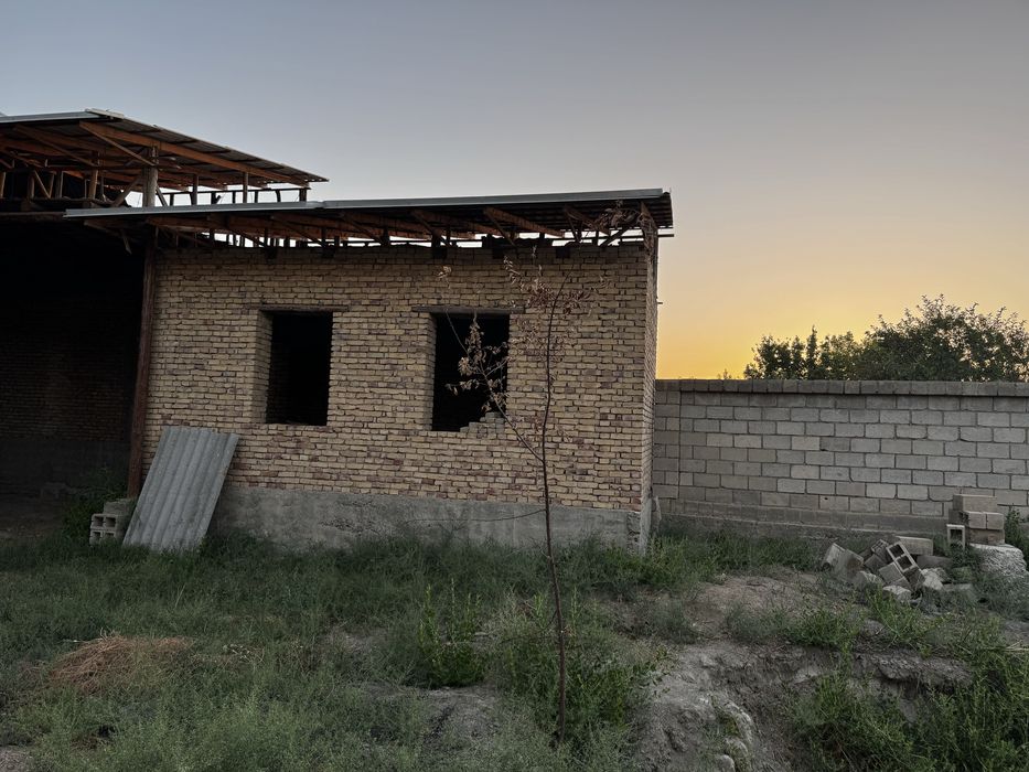Hovli uchastkasi sotiladi 8 sotix pishiq gishdan MAKLERSIZ