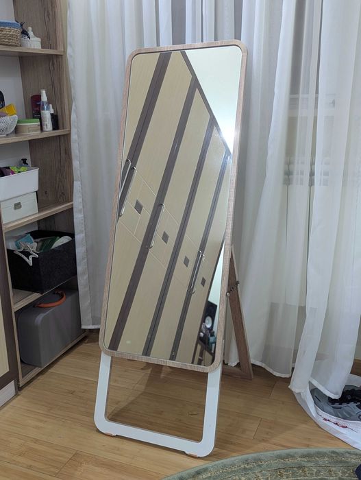 Напольное стильное зеркало в полный рост