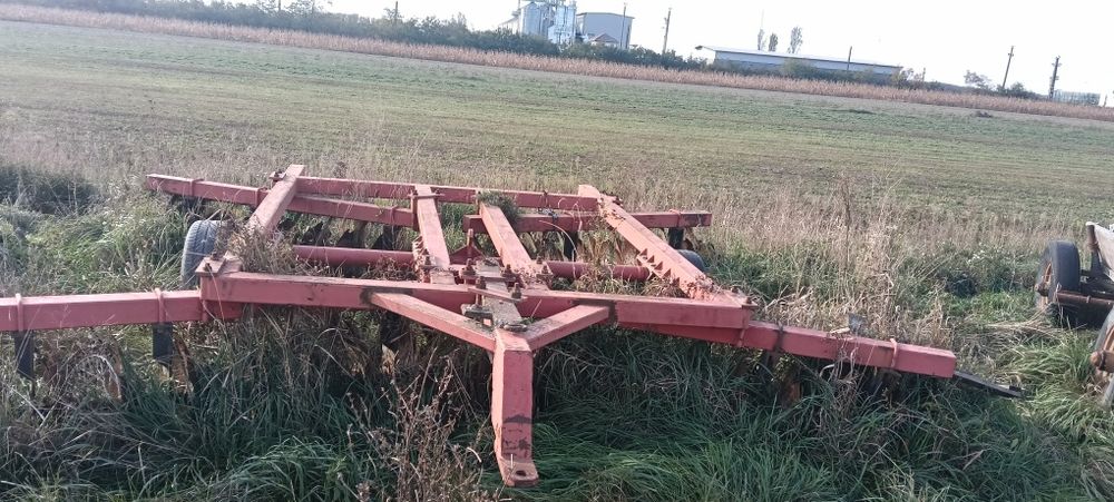 Vând Nissan pathfinder și tractor