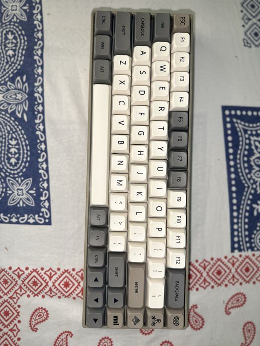 *НОВА* AJAZZ AK680 Wired с червени суичове(hot-swappable) 68keys