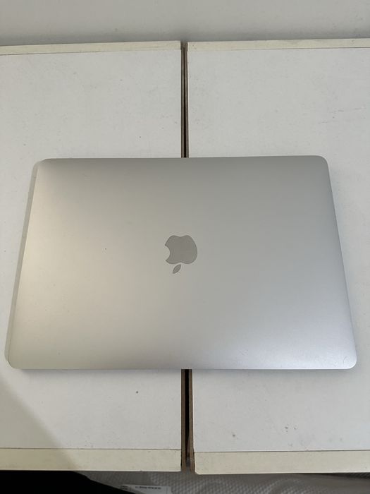 MacBook Air M1 8/256 — отличное состояние, срочно