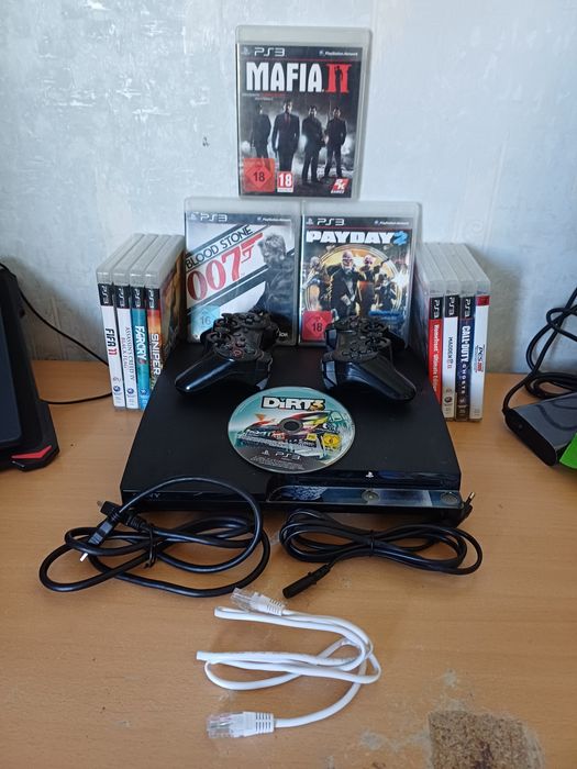 PlayStation 3 Slim + 2 джойстика + игри
