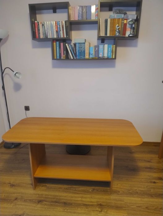 Продавам холна маса