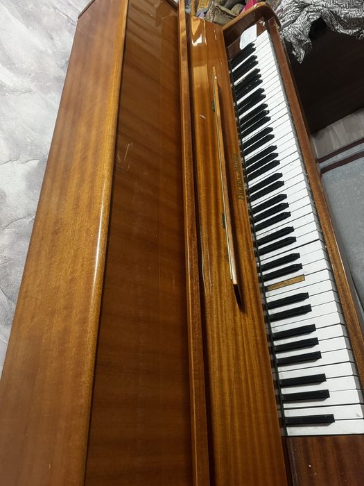 Пианино мадель старый но рабочий