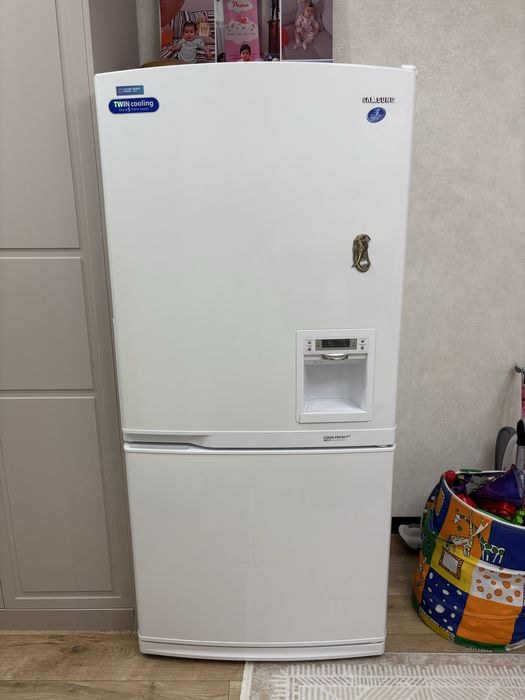 На продажу Холодильник Samsung