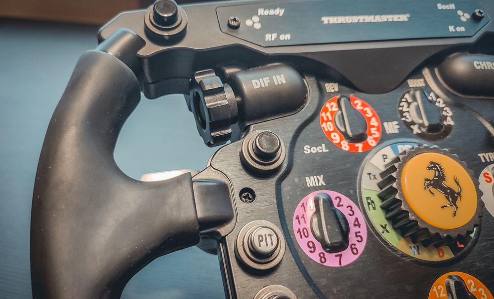Simracing волан Ferrari F1 Thrustmaster