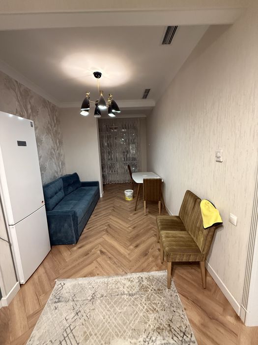 Продам люстру 9000