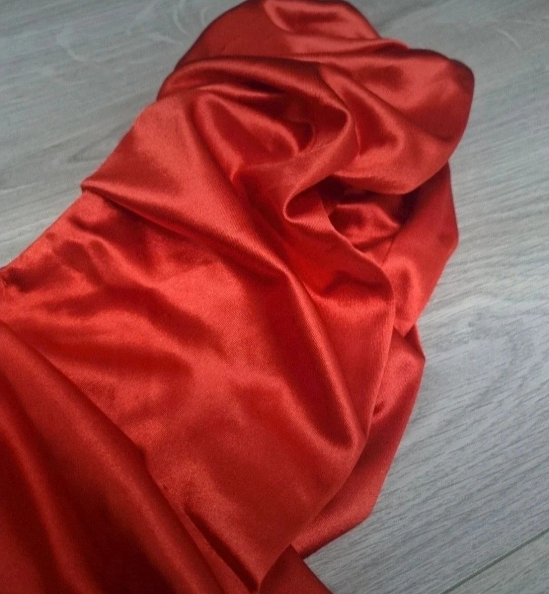 Rochie roșie de damă