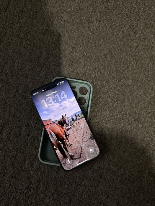 Iphone 15 pro ca nou + incarcator