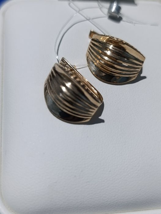 Тилла зирак Жуда чиройли туради такканда,совгагаям зур вес 3,52 гр