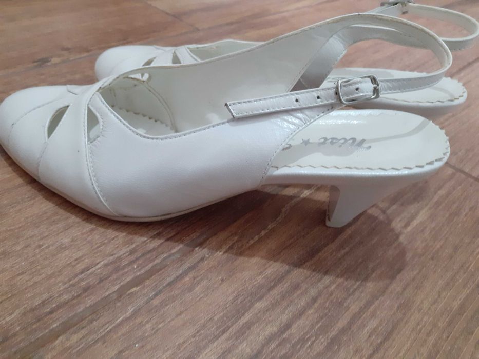 Pantofi din piele