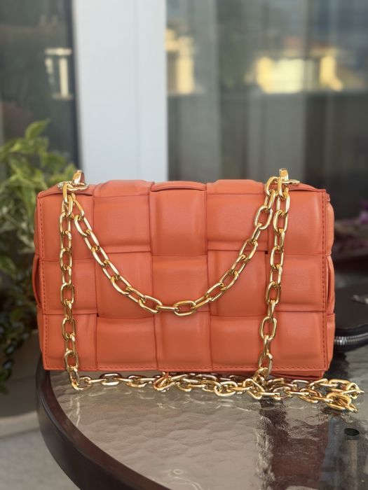 Чанта Bottega Veneta chain cassete модел