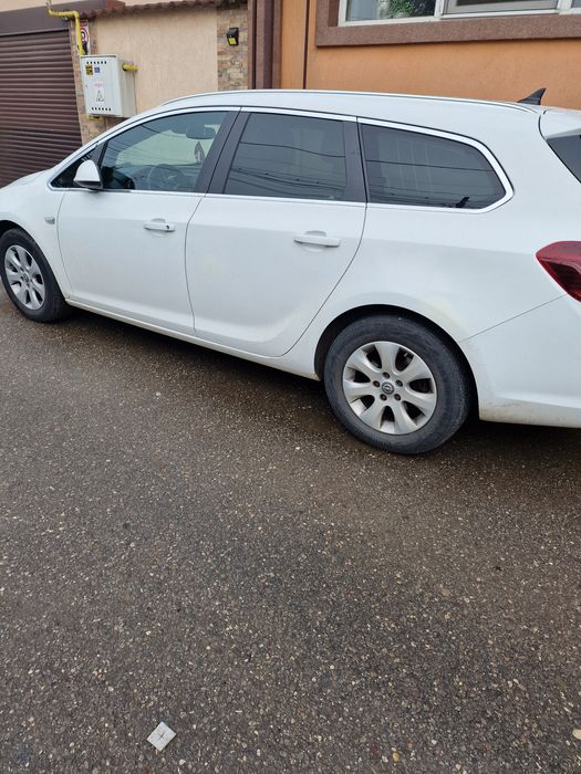 Opel Astra j an 2016 , motorizare 1.6 diesel consum foarte mic
