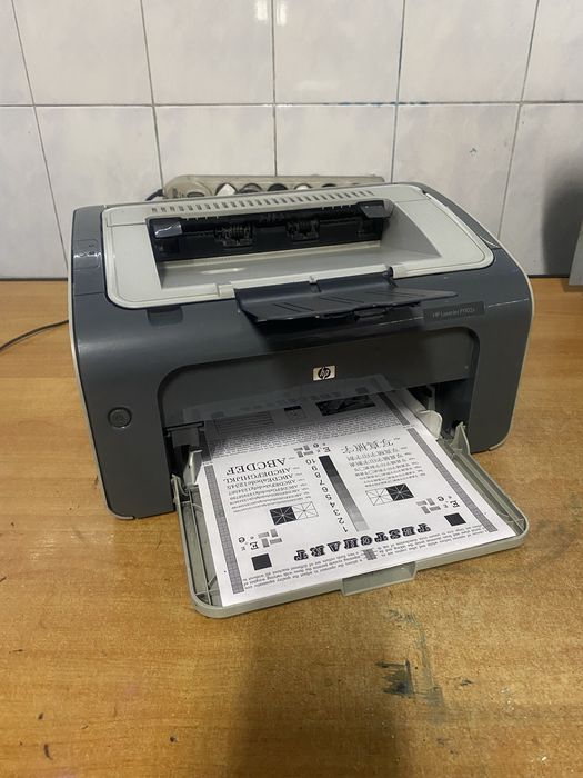 Продам принтер HP 1102