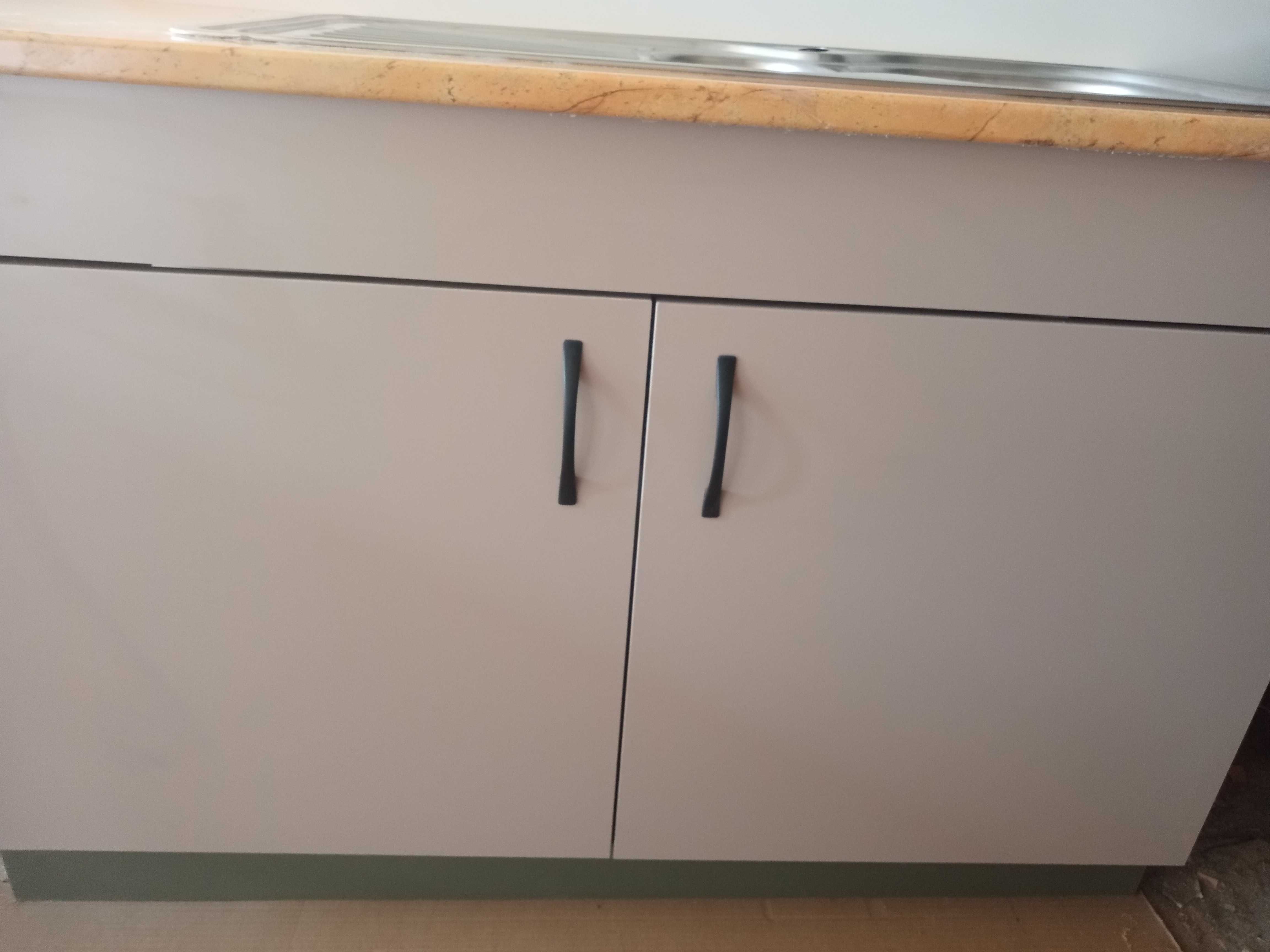Продавам кухненски шкаф с мивка