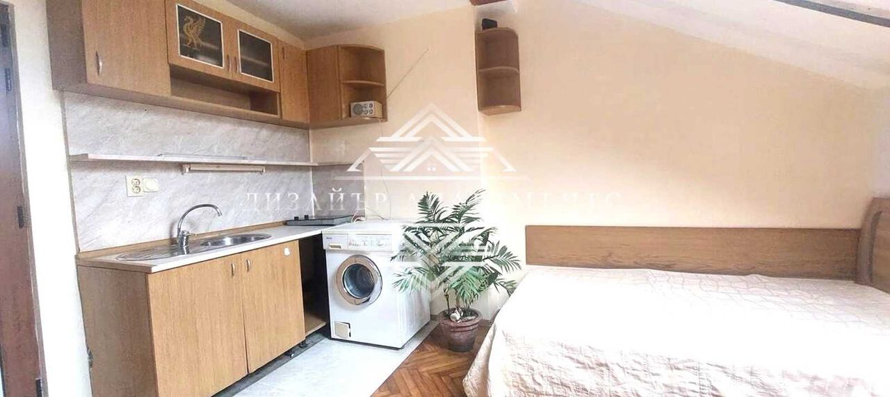 Дава се под наем Едностаен апартамент в Бургас, Център - 30 кв.м за 178.5 € - Снимка #1