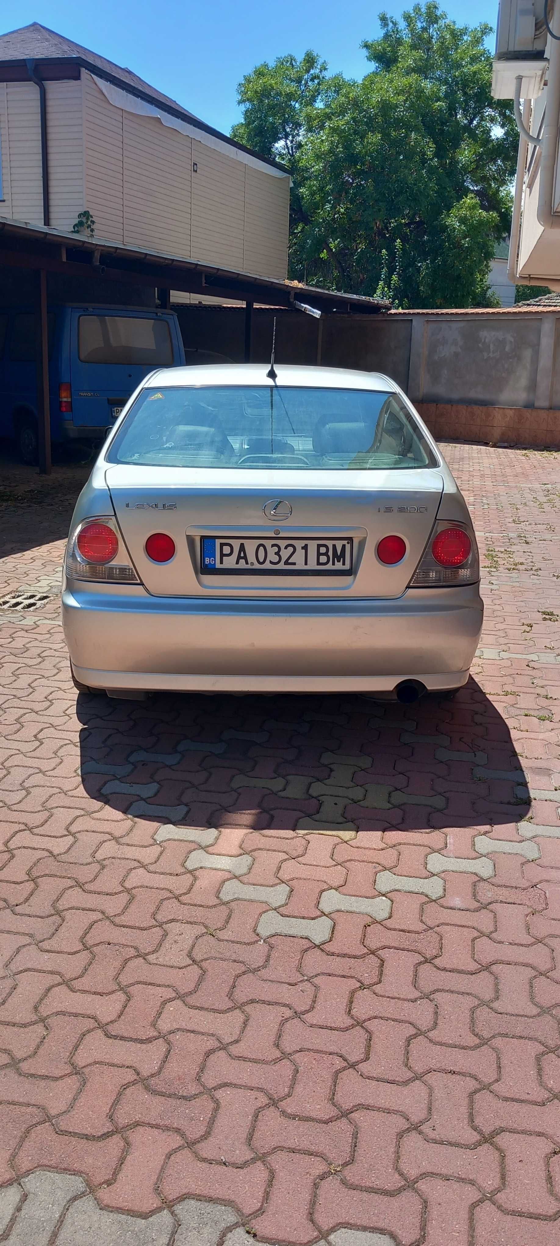 Leksus IS200 Бензин газ