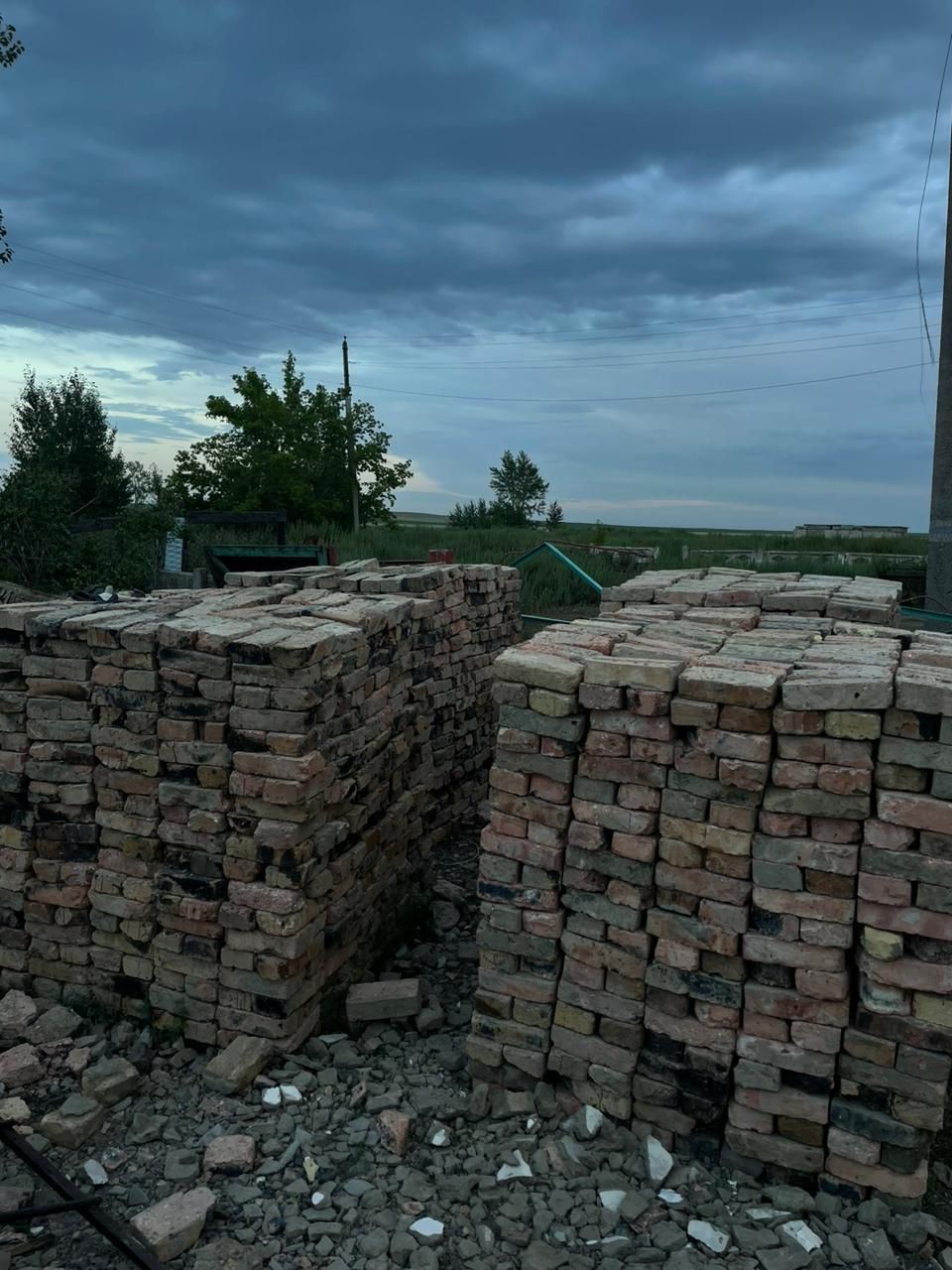 Продаю красные (б/у) кирпичи