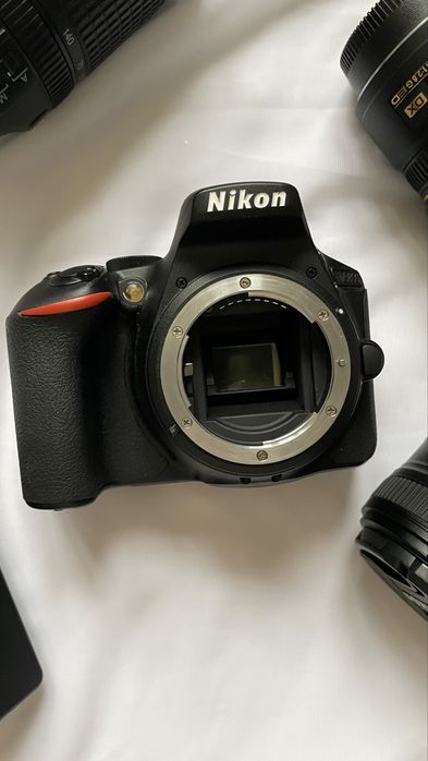 Nikon D5600 с два обектива - 8500 кадъра