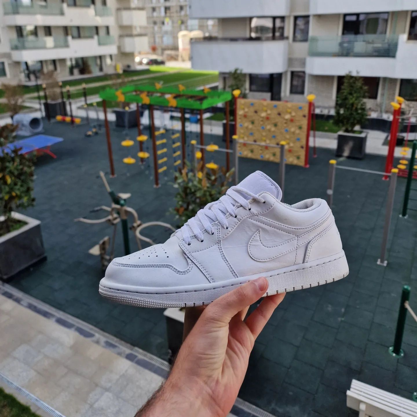 Nike Jordan 1 low triple white (nu adidas, vans, yeezy)