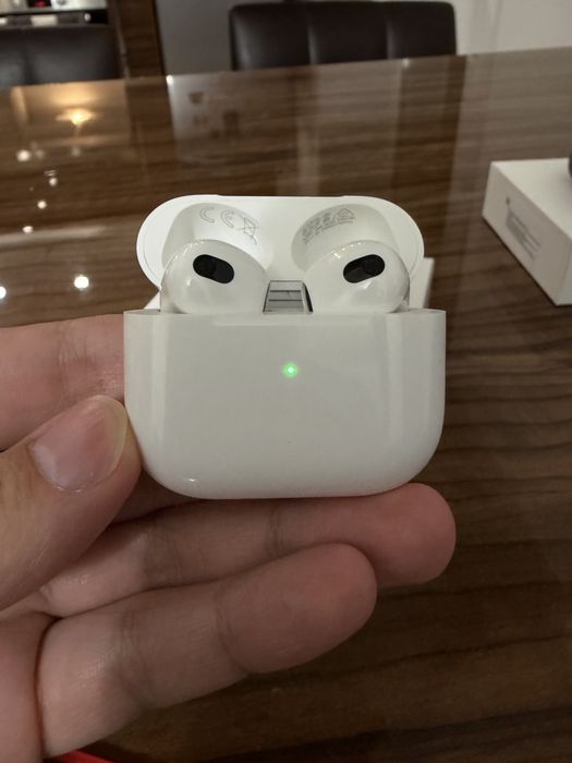 Apple AirPods 3 (3rd generation)