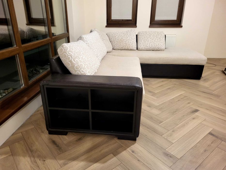 Разтегателен диван с лежанка