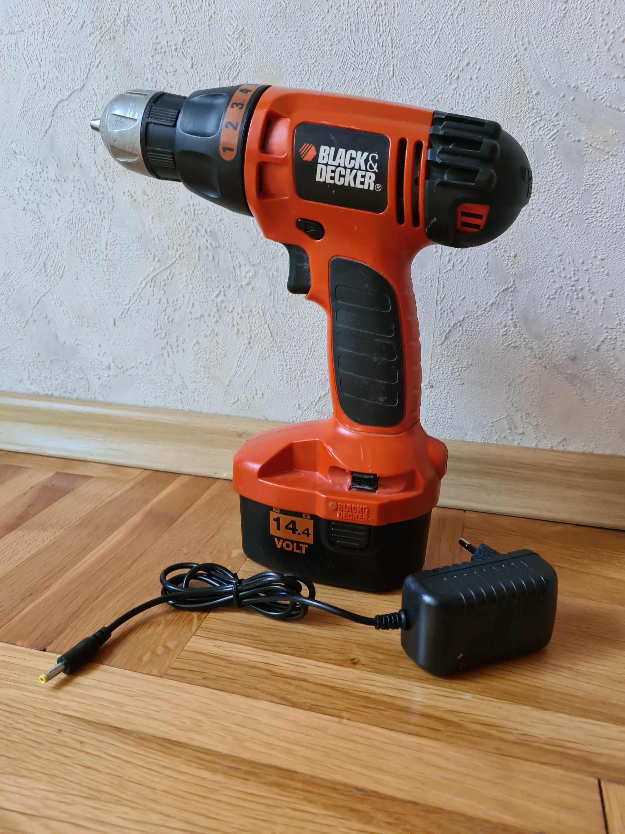 Винтоверт Black&Decker AST14XC 14.4V с батерия и зарядно