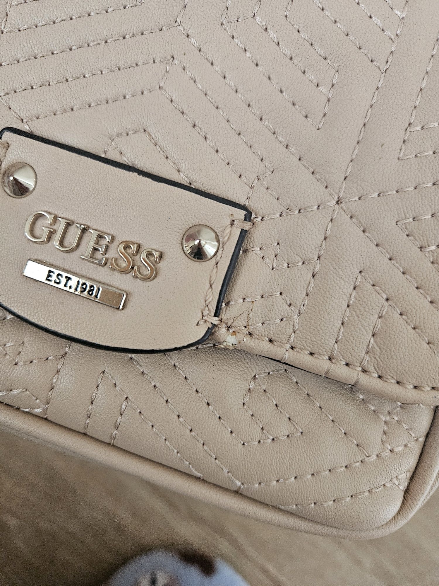 Оригинална малка чанта Guess
