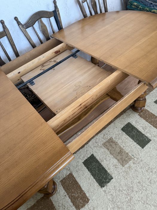 Стол со стульями