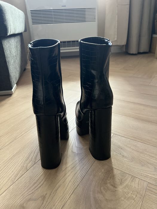 Черни боти с дебел ток