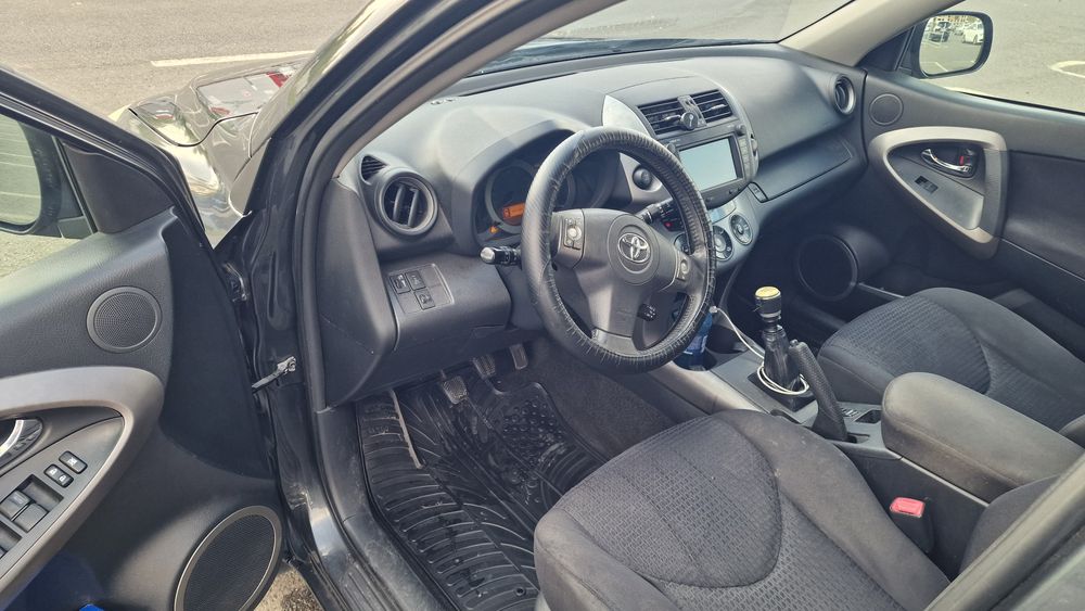 Vând Toyota Rav4