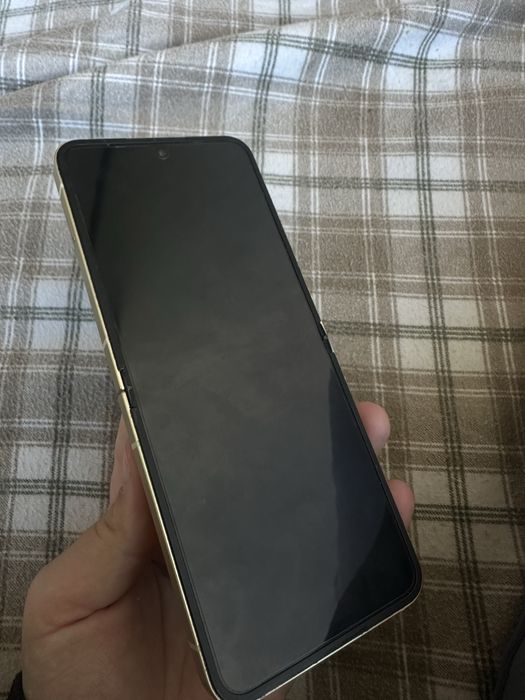 Samsung z flip 6 с гаранция.