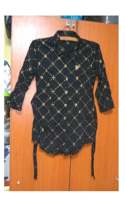 Camasa/ Bluza Rocawear cu nasturi si cordon neagra cu auriu , UK