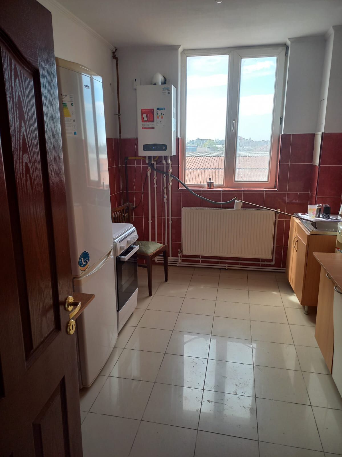 Ofer spre închiriere apartament 4 camere, Voluntari